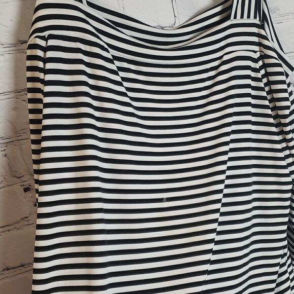 Chicos Top  - Picture 2 of 9